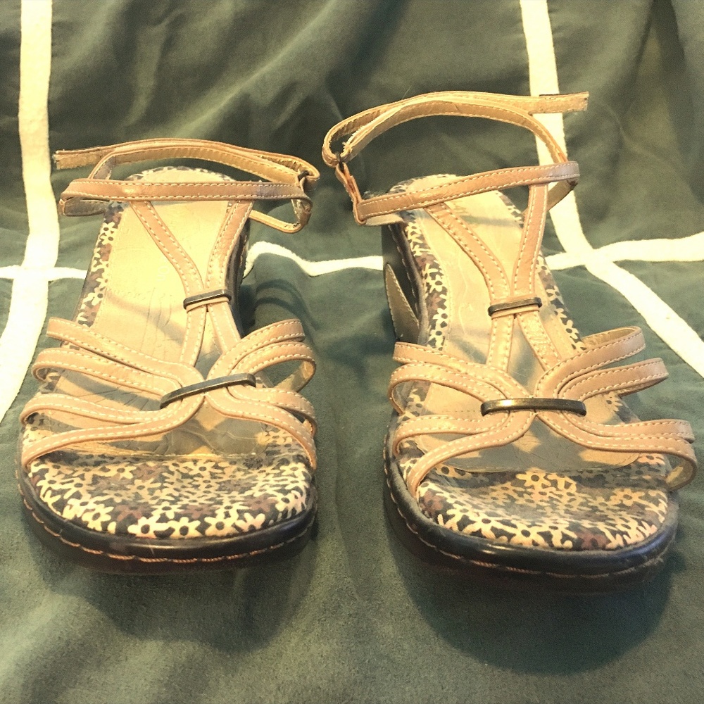 Women's tan heeled J-41 Sandal, size 7.5